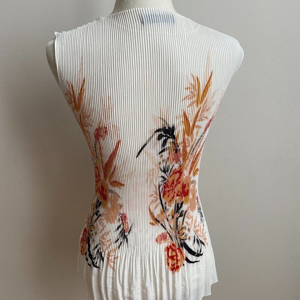 Bailey pleated floral tank top BNWT small pearls - Picture 4 of 8
